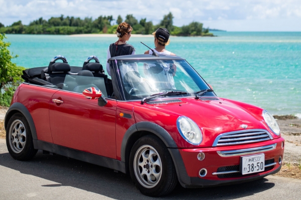 MINIに乗って旅する女子